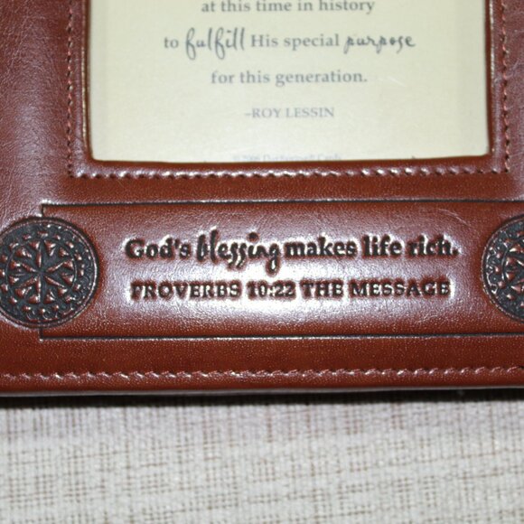 DaySpring 8”x9.5” Leather Frame with Christian Message or 4x6 Picture - LIKE NEW - Picture 2 of 7